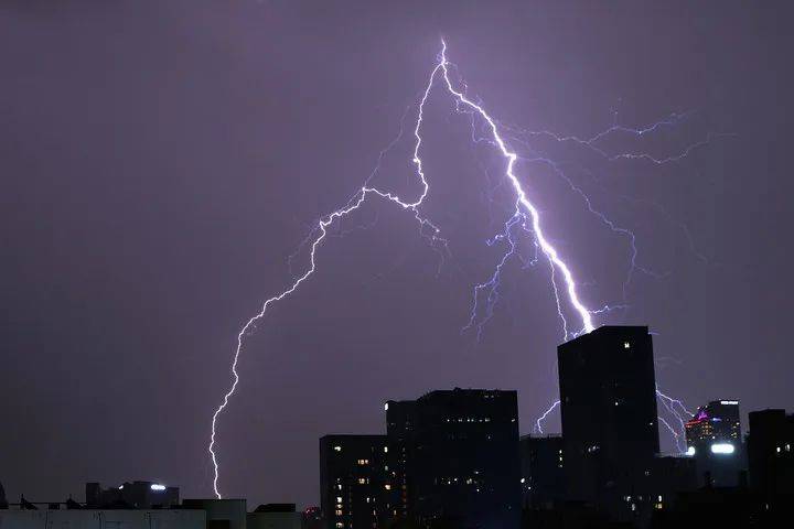 雷雨大风天气图片