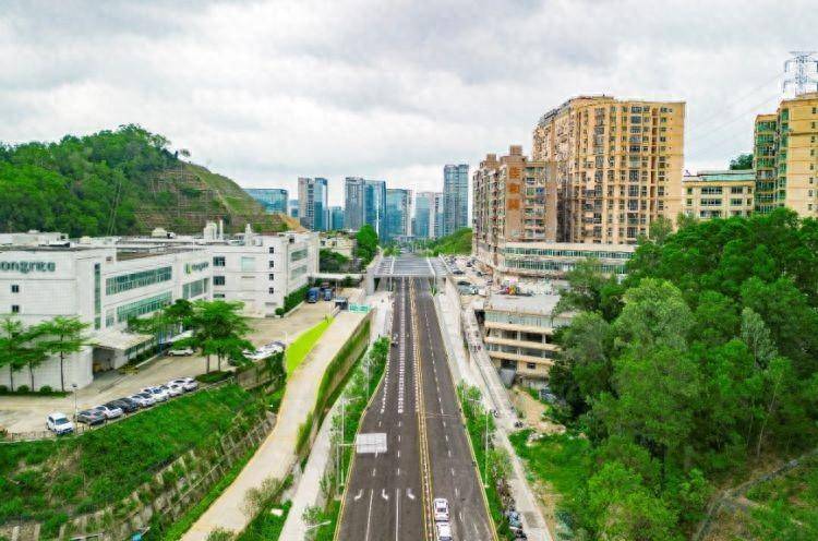 吉华街道甘李二路西段道路全面建成通车