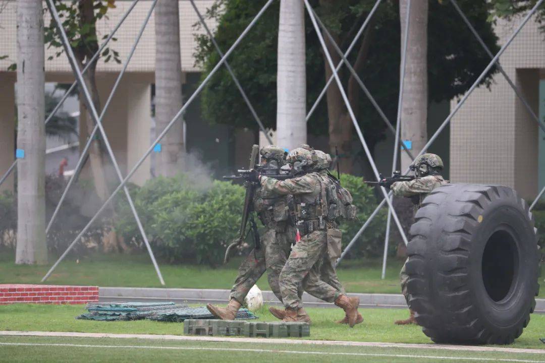 驻澳门部队第十八次军营开放活动圆满收官