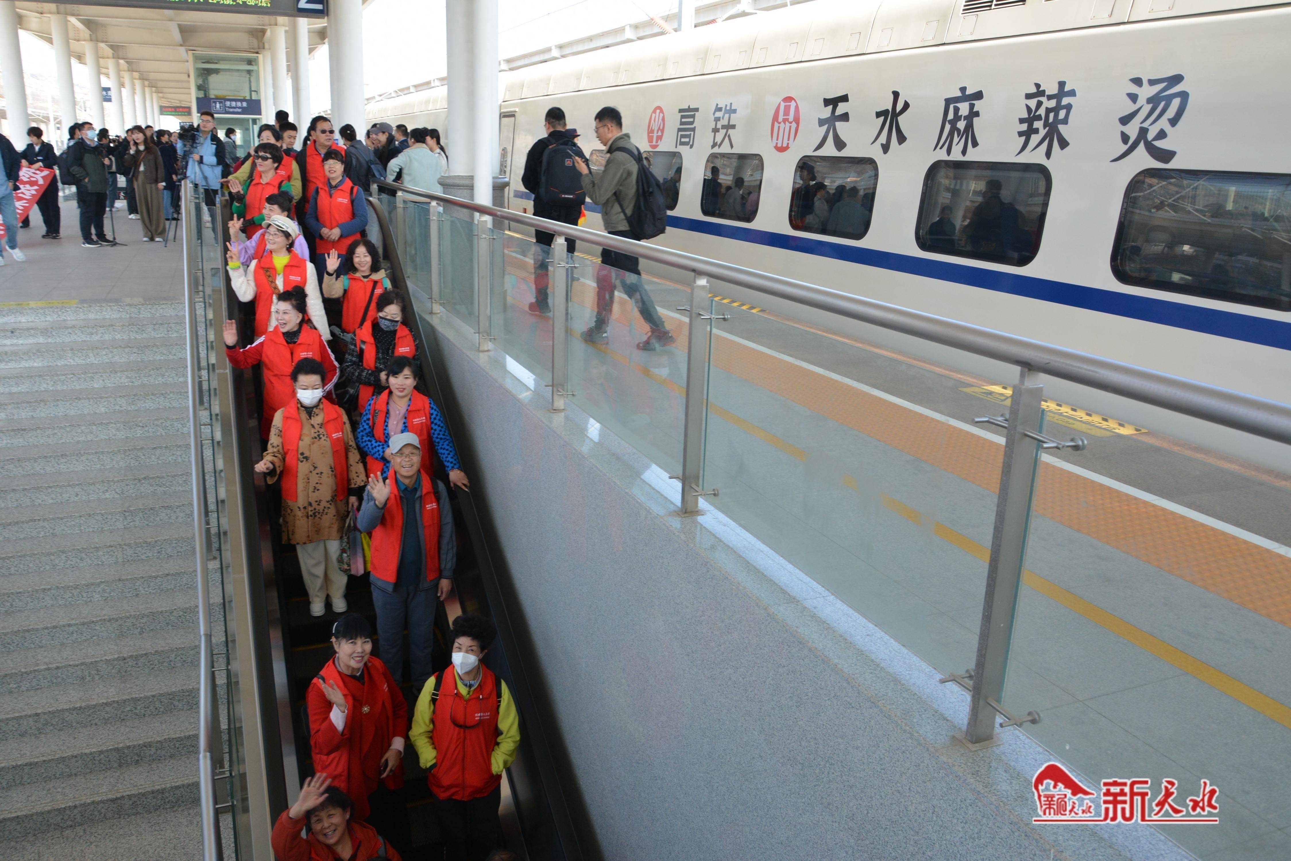 23万人乘坐列车往返天水品美食 赏美景