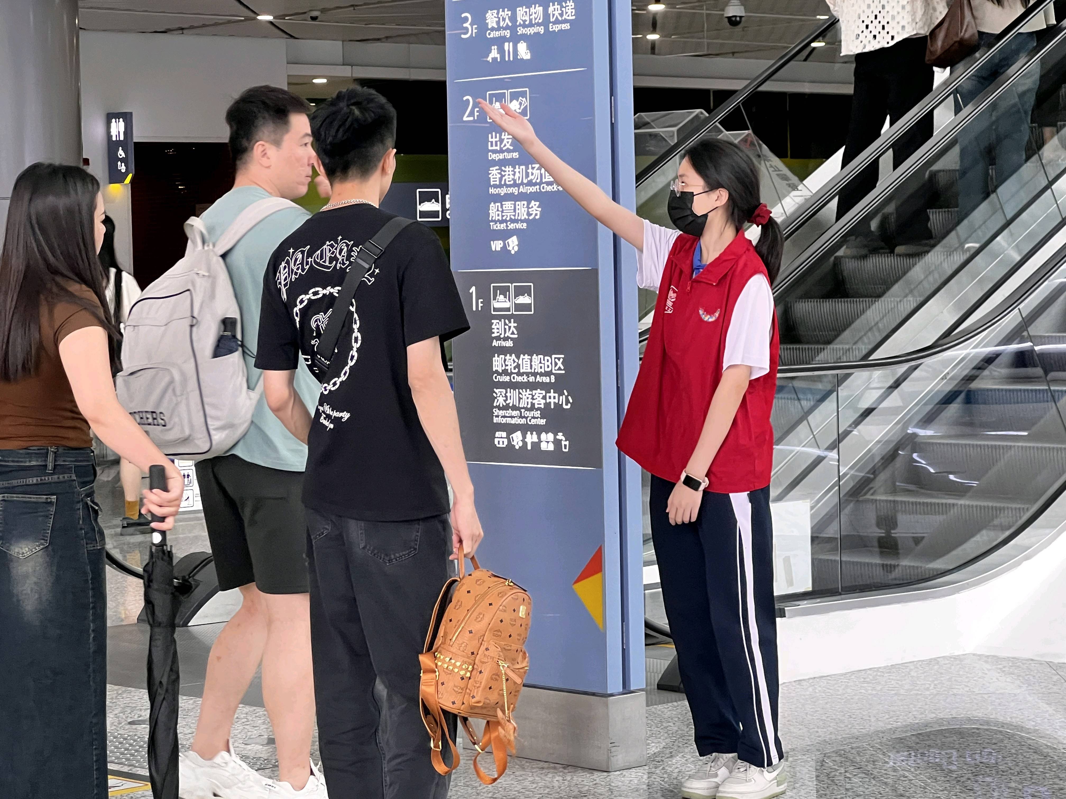 倡导文明旅游,深圳600余名志愿者在行动