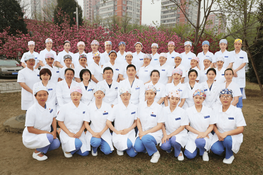 【国际助产士日】北京妇产医院产房里的“小花帽”