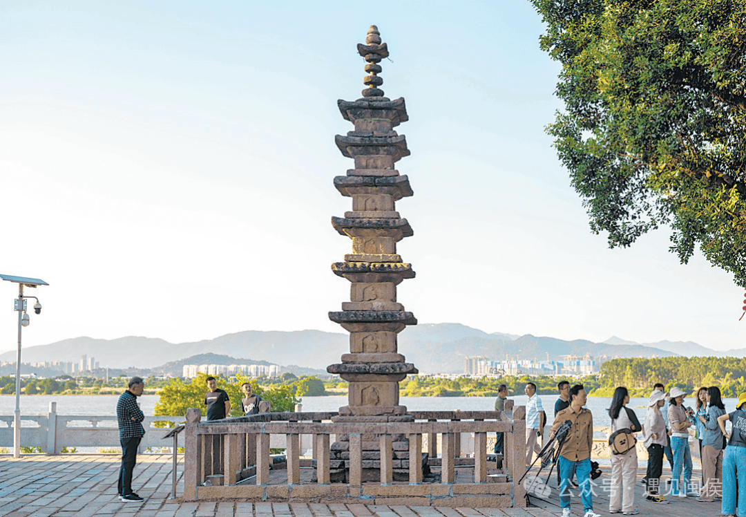 成为游客争相拍照留念的景点侯官村五水公园内的镇国宝塔其中闽侯县
