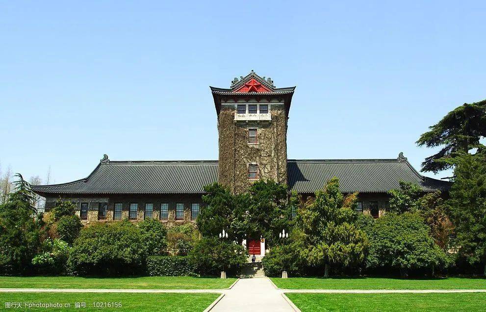 南京大学北大楼即原金陵大学钟楼,现为南京大学鼓楼校区行政楼.