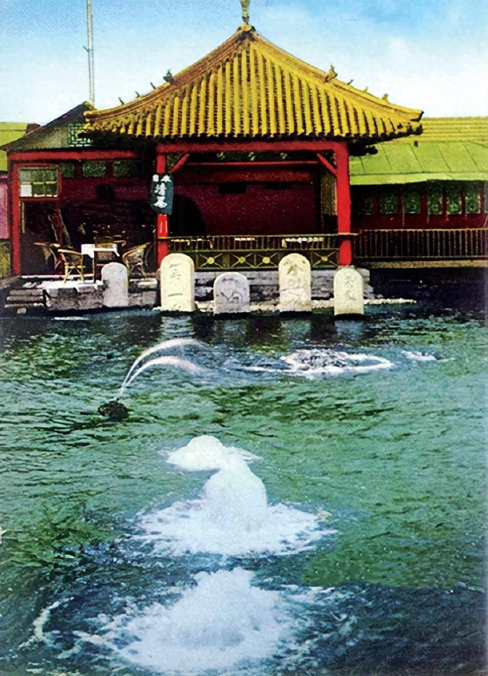 老舍品茶趵突泉