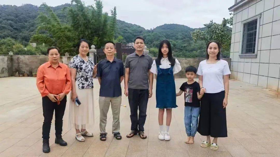 "我的外公,是超级英雄!"外孙女眼里的黄建度