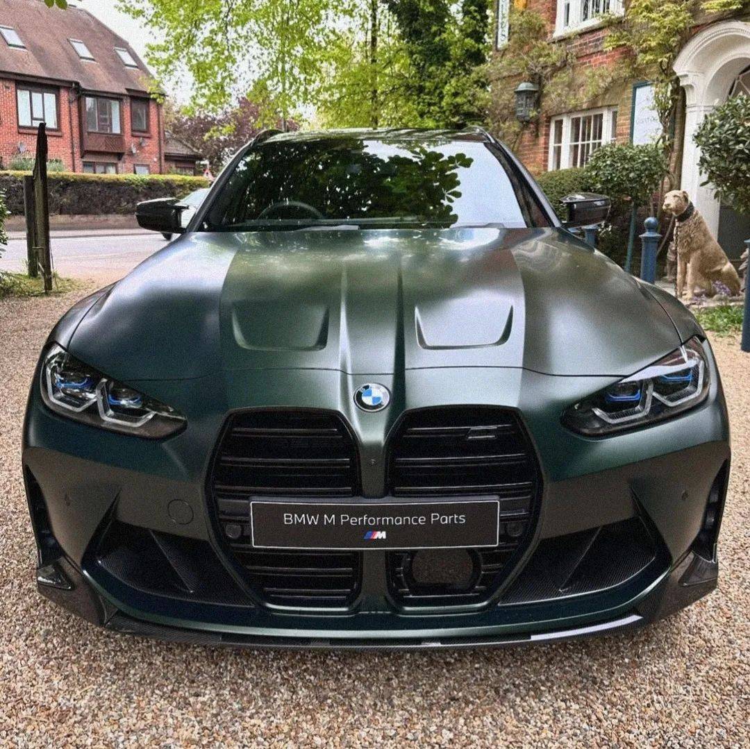 实拍宝马m3旅行车,磨砂深绿色车漆太有质感了