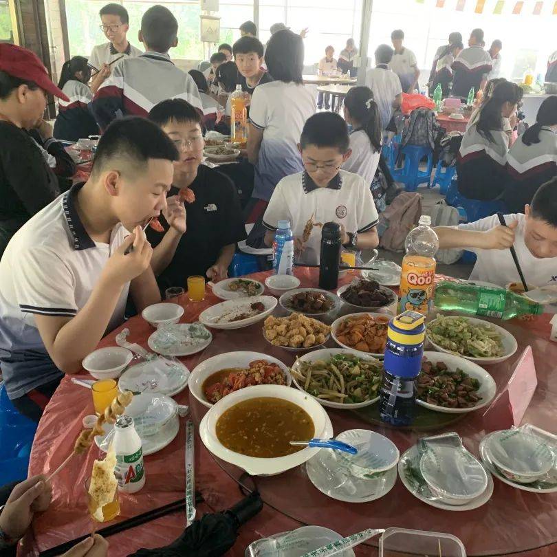 校园风采(71)丨兴华中学:行百里"研"相伴,阅千帆"学"相随