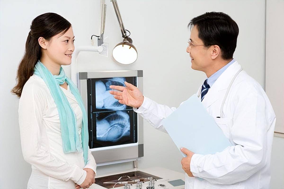 "李晴一边说,一边有些紧张地观察着王医生的表情.