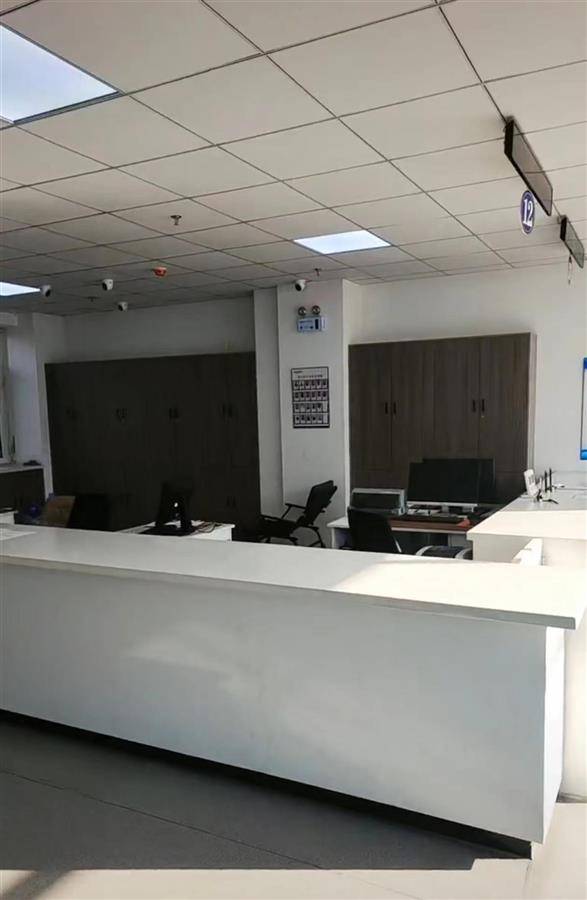 辽宁营口一政府办事窗口上班时间无人在岗,官方:已介入处理_视频_老边