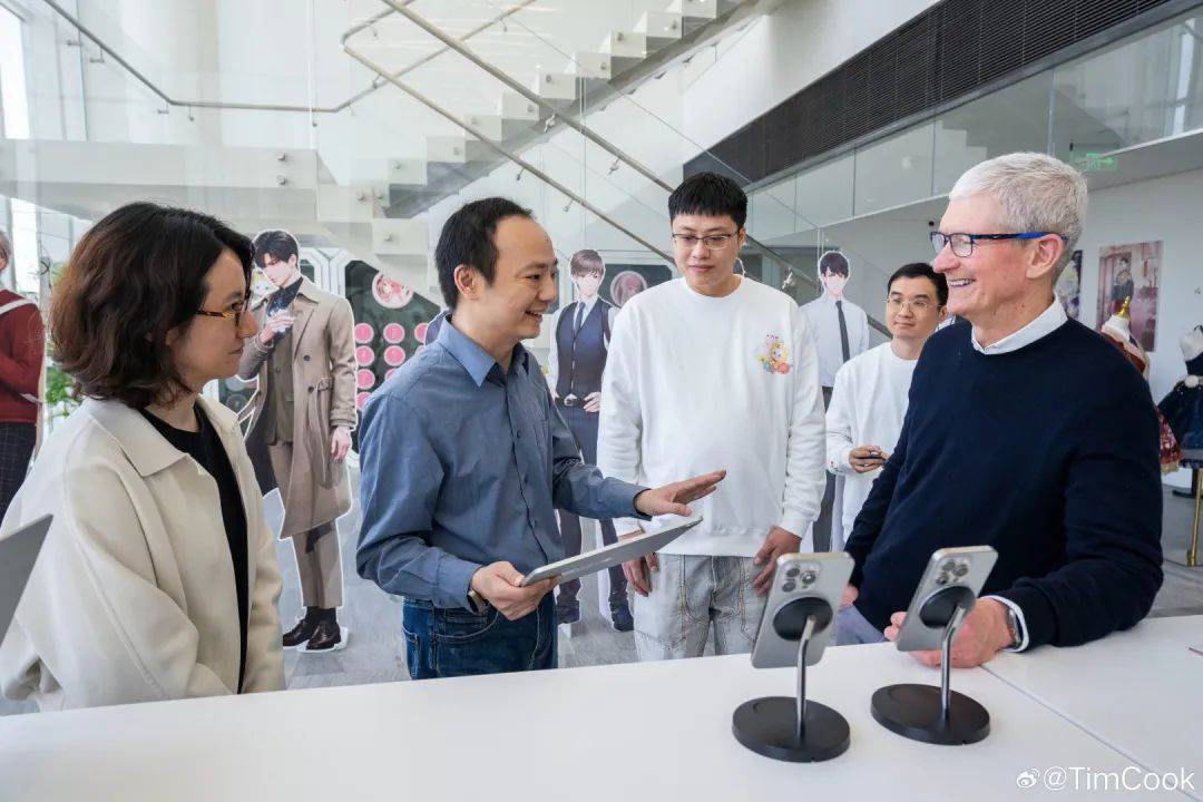 一场35分钟的发布会，藏着苹果的野心与妥协