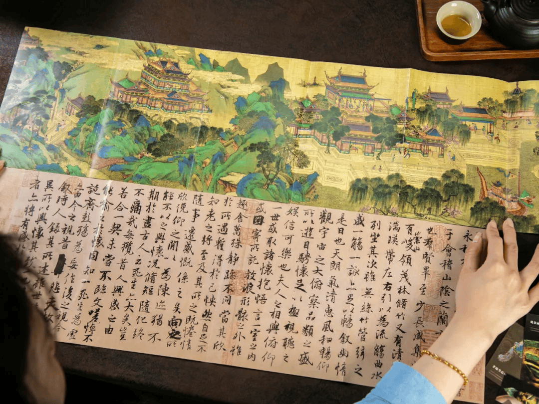 54岁王菲罕见晒全家福,冲上热搜:这个地方,她带女儿来了50次