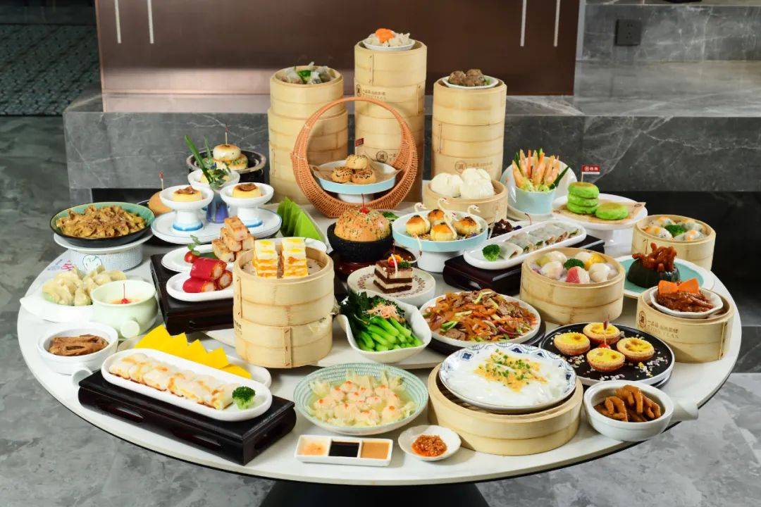 888元,1188元,1388元,1688元)即可参与"皇马客房买一赠一"的优惠活动