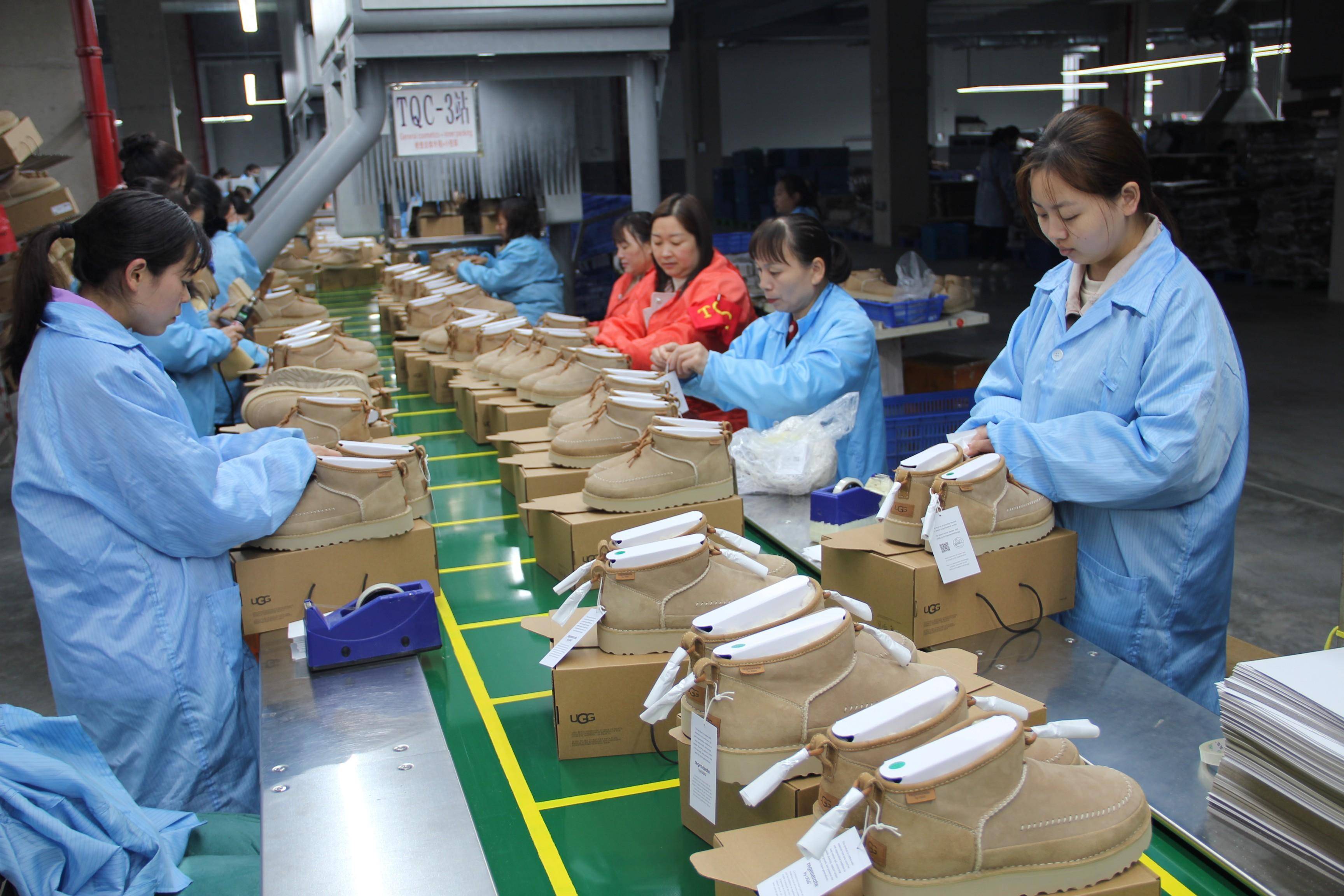 先进制造业开发区的许昌瑞翔鞋业有限公司(以下简称瑞翔鞋业)生产车间