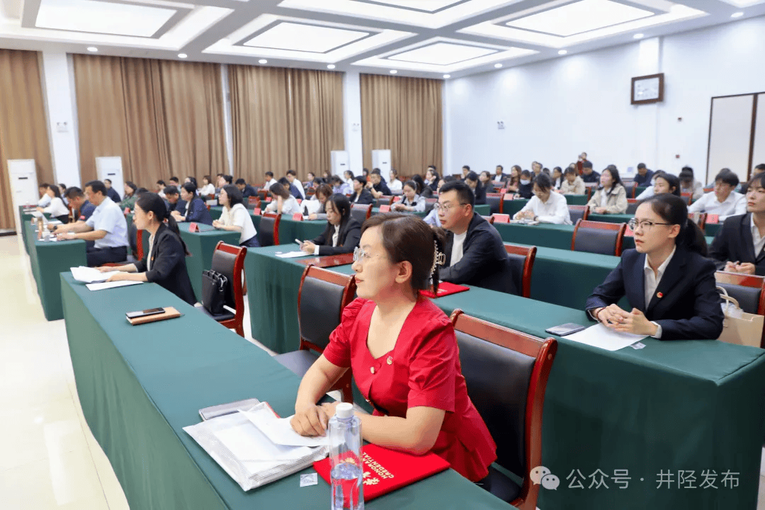 县人大常委会副主任任建堂,副县长梁中强出席活动,各乡镇,县直各单位