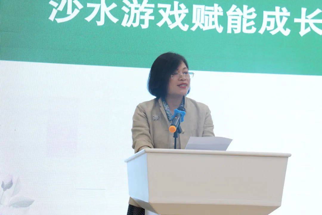 黄晓霞《成为一名拥有"自然力"的教师》专家引领"在自然"中共生薛菁华