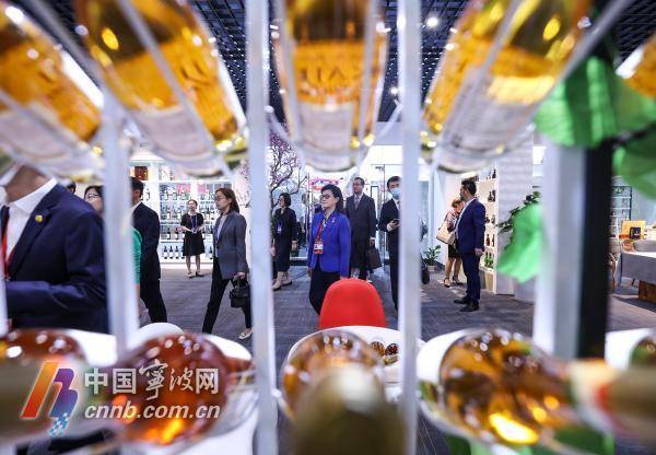 在谋划答题思维导图之余,政府的角色更需要从过去的包揽主导,转化为各