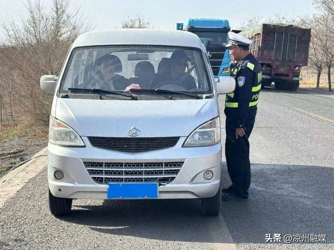 武警面包车图片