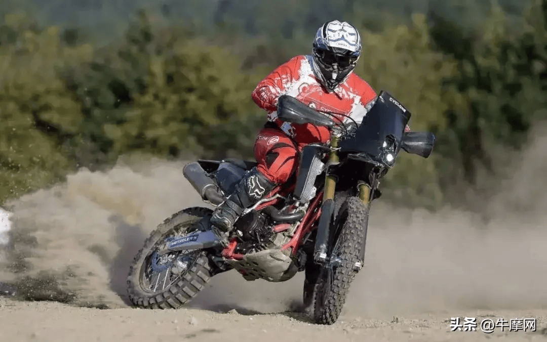 但就当年而言,类似宗申和鑫源这样的国内摩托车品牌走出去参赛,更多是