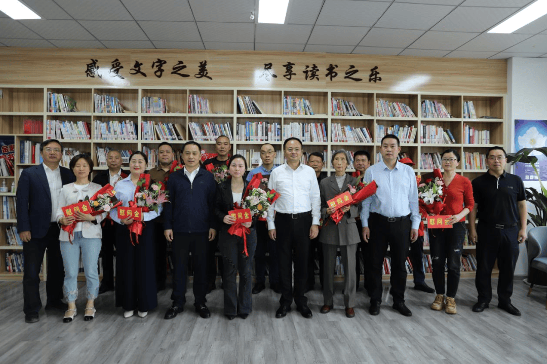 4月30日,广元市人民政府副市长,苍溪县委书记张世忠来到县职工活动