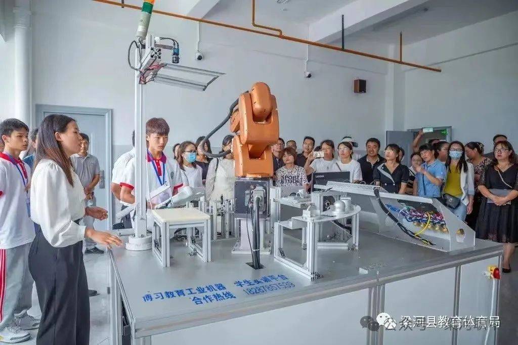 梁河县职业高级中学举行第九届技能艺术节邀请函