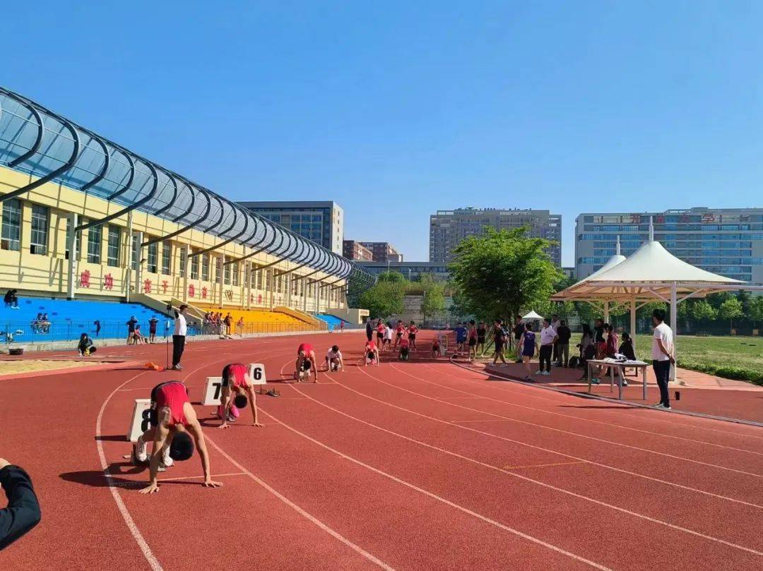 "青岛体育及海洋科技探索之旅"香港交流团到市体育运动学校访问交流