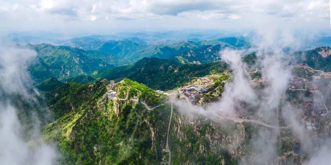中国最难爬的山,挤满了嘴硬的大学生_泰山_微博_游客