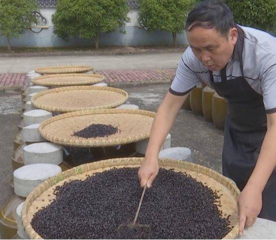 53岁大婶炒菜爱放豆豉,去医院体检后,医生疑惑:平时都在吃些啥