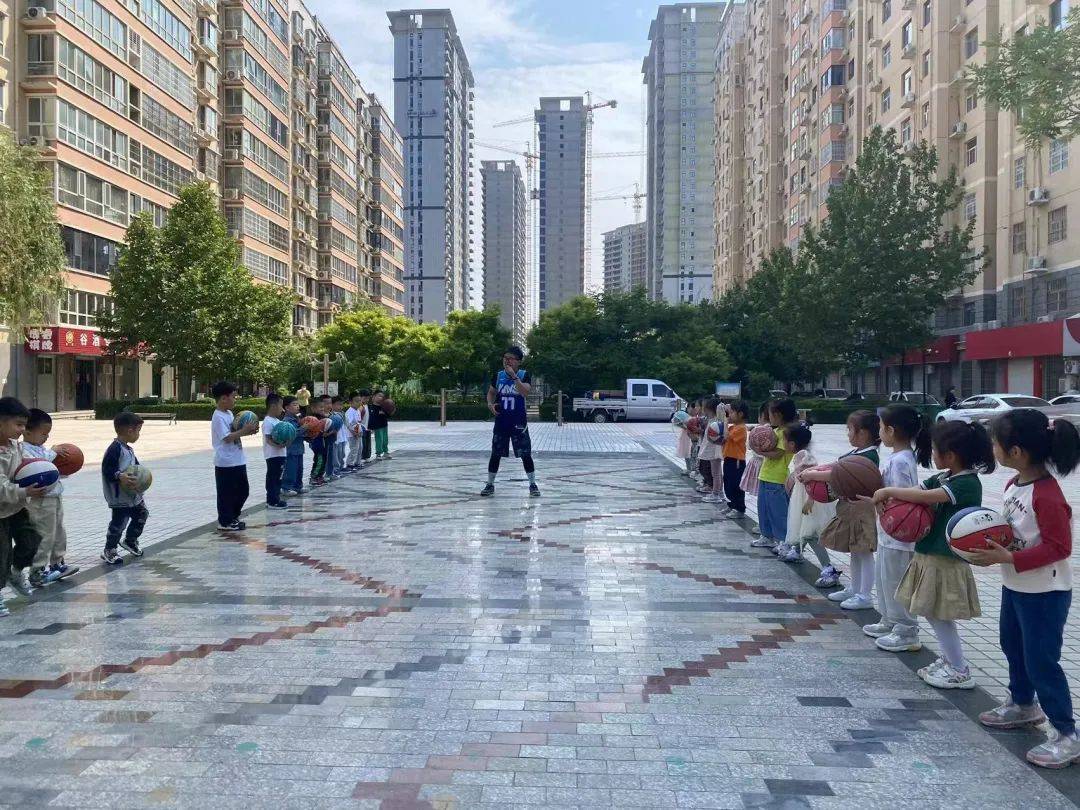 【玩转篮球,乐享童年】——关铝幼儿园篮球课程