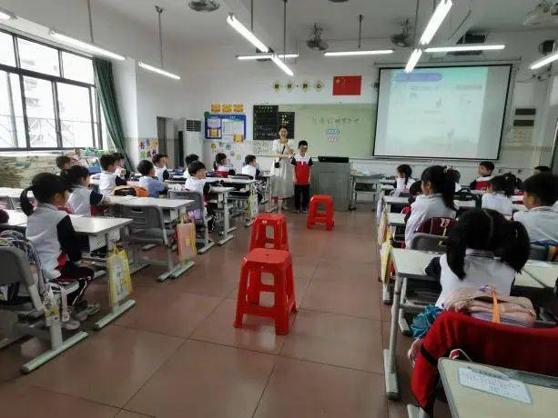 风采,德育润心促成长——记里水镇中心小学青年班主任班(队)会课比赛