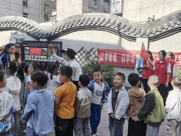 西昌:校社联动开展"童心向党 筑梦未来"主题党日活动