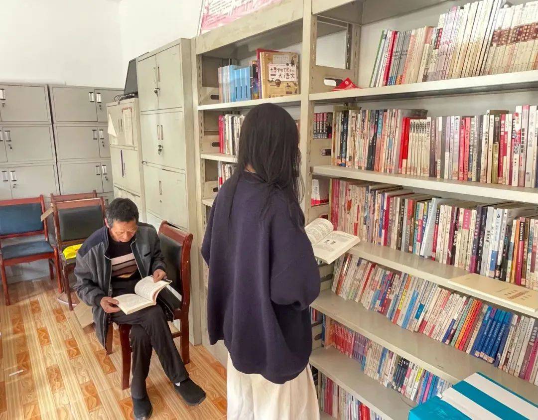 读书渐渐成为农民生活新时尚,老百姓自觉走进书屋主动阅读已成为一种