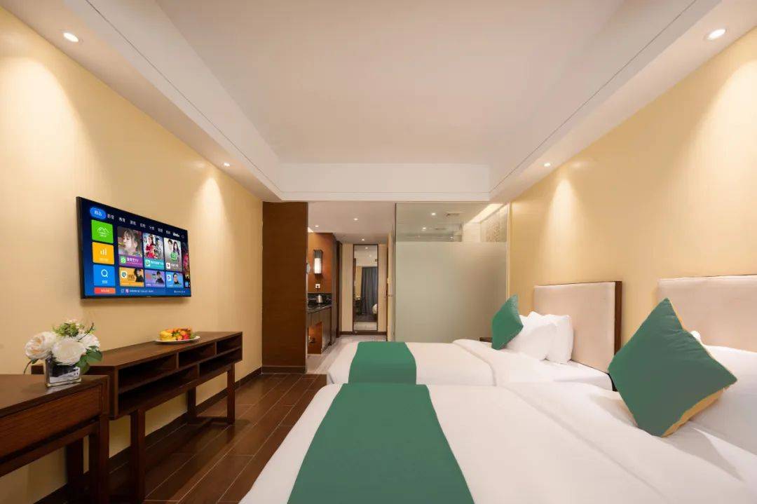 的声音拉开窗帘欣赏浩瀚的大海楼下即是沙滩惠州大亚湾绿景景里酒店7