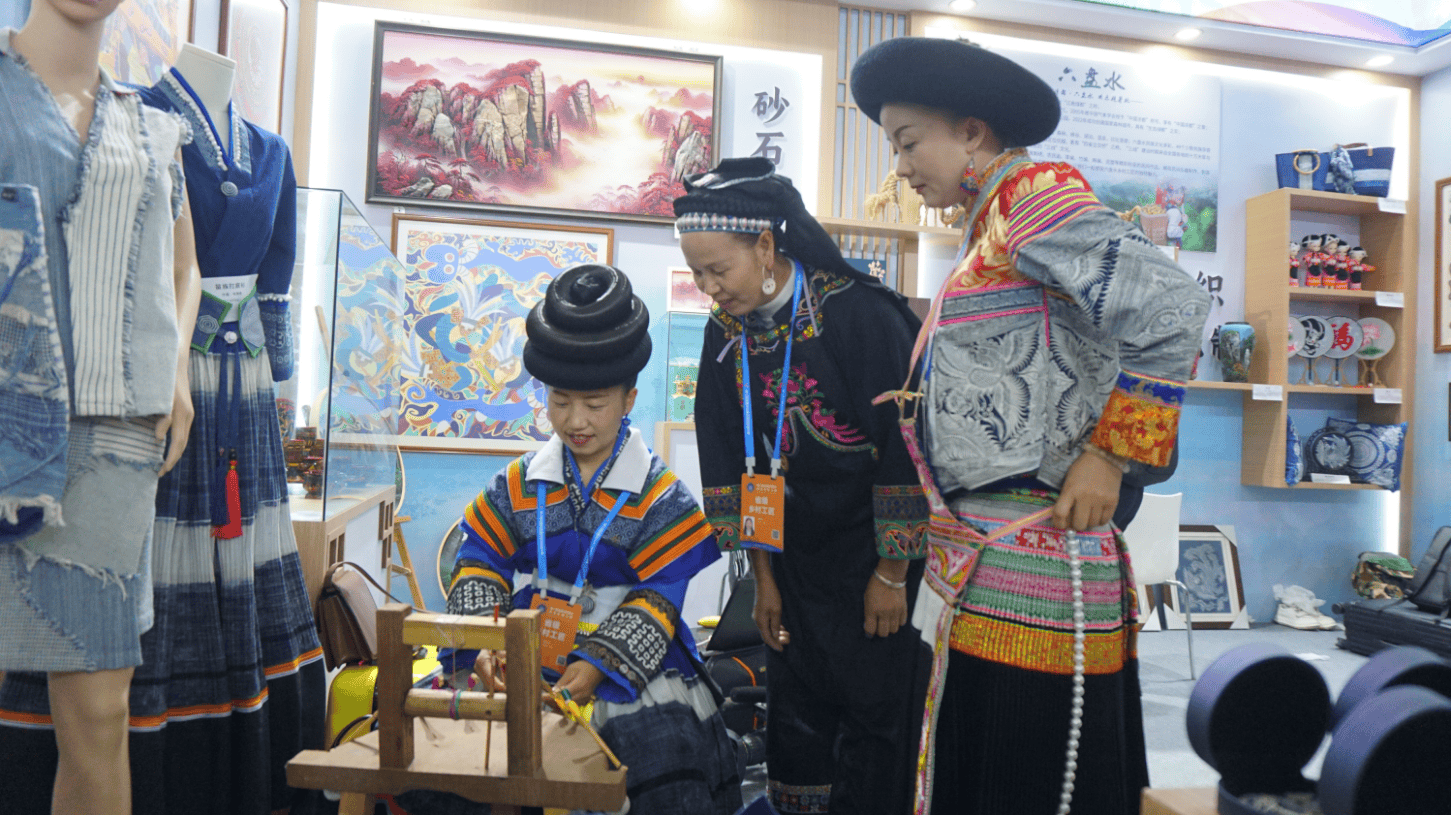 凉都24名乡村工匠参展交流~第二届全国乡村振兴职业技能大赛在筑举行