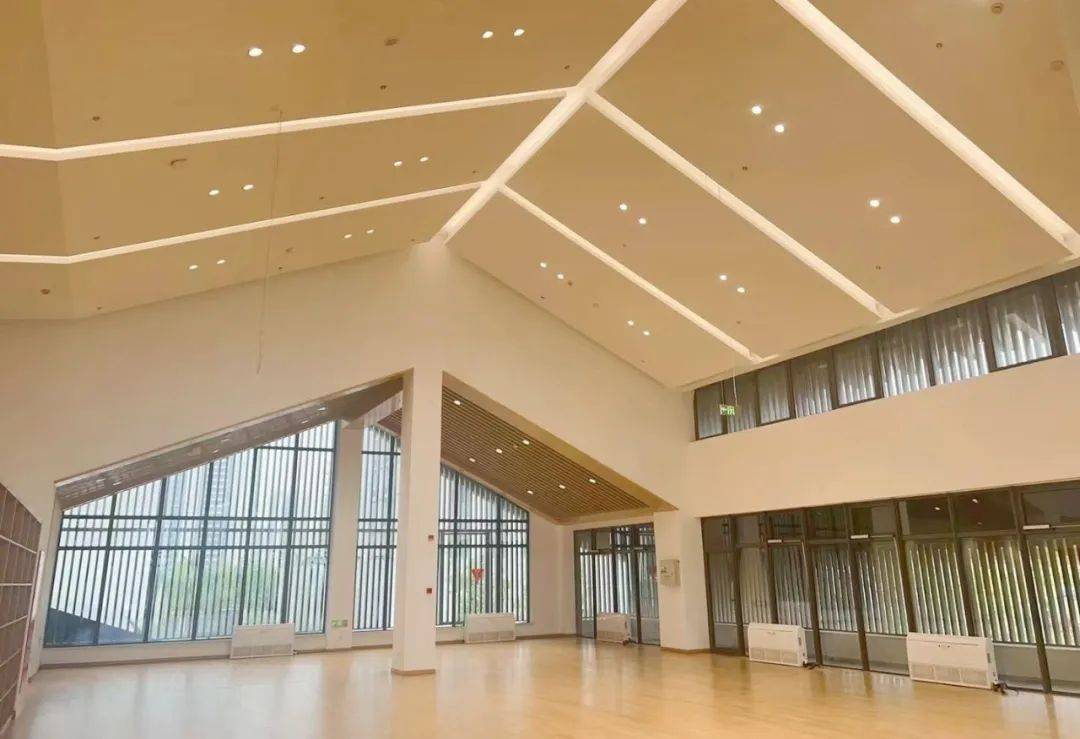 据悉,杭州英特外国语学校建校于2008年,是浙江省乃至长三角地区国际化