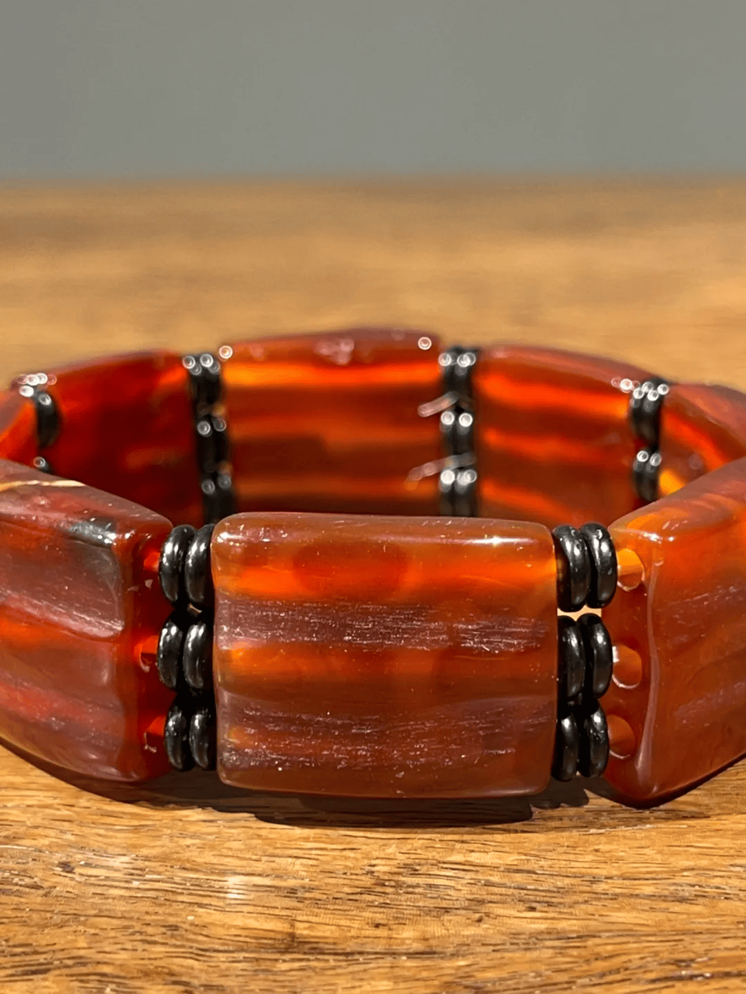 07限时折扣艳红玛瑙三孔方块手环扫二维码收藏【天然绿松石大圆珠手链