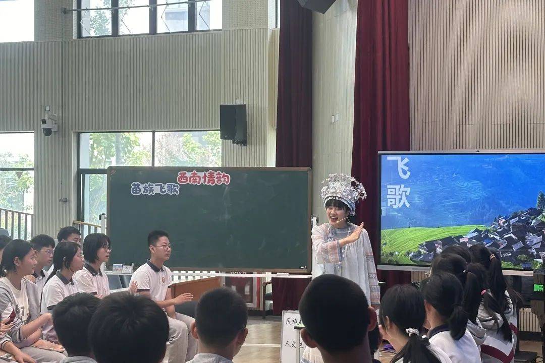 《西南情韵》开化县第一初级中学 毛颖03曾老师努力以学生为主体,以