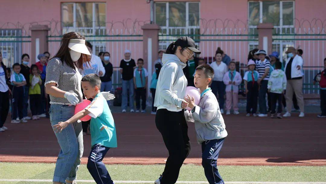 母爱绽放,感恩相伴富蕴县第一小学母亲节主题系列活动