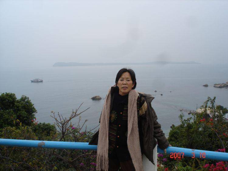 读创诵读(母亲节)||绿叶对根的情意(作者:李玉章)