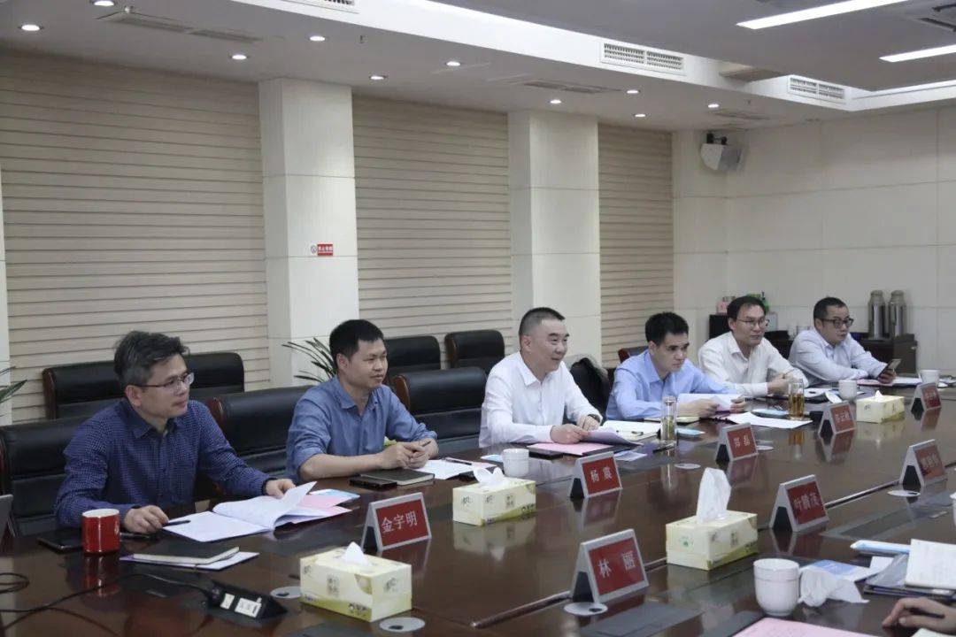 郭明华主任一行在郑磊主任的陪同下,实地考察了宁波市公路应急保障
