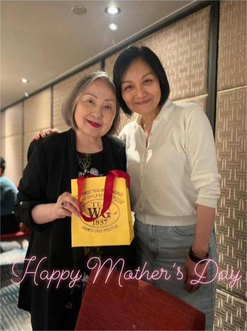 48岁冻龄少女味浓,给二人妈妈过节_黄纪莹_宋家_卢宛茵