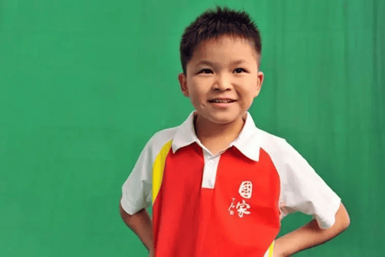 汶川地震9岁小英雄,被姚明抱上奥运,发誓考清华,如今过的怎样