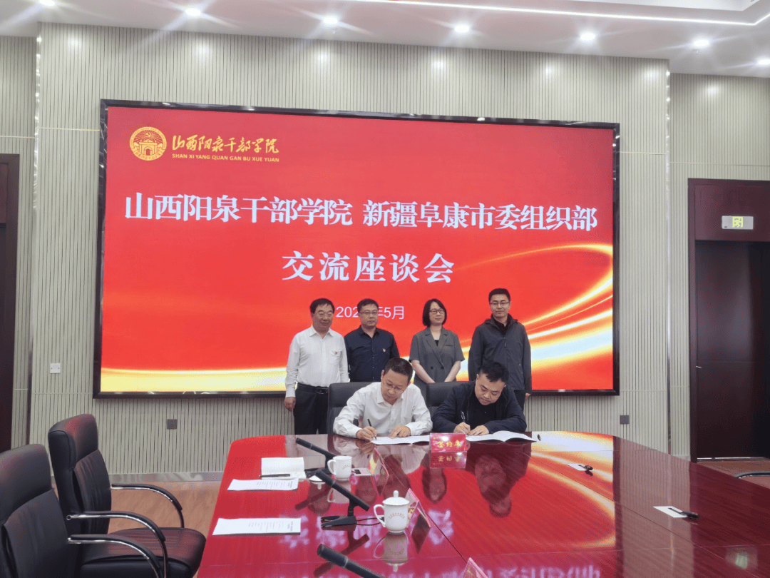 阜康市委常委,副市长,山西省援疆阜康分指挥部副指挥长朱建芳,市委