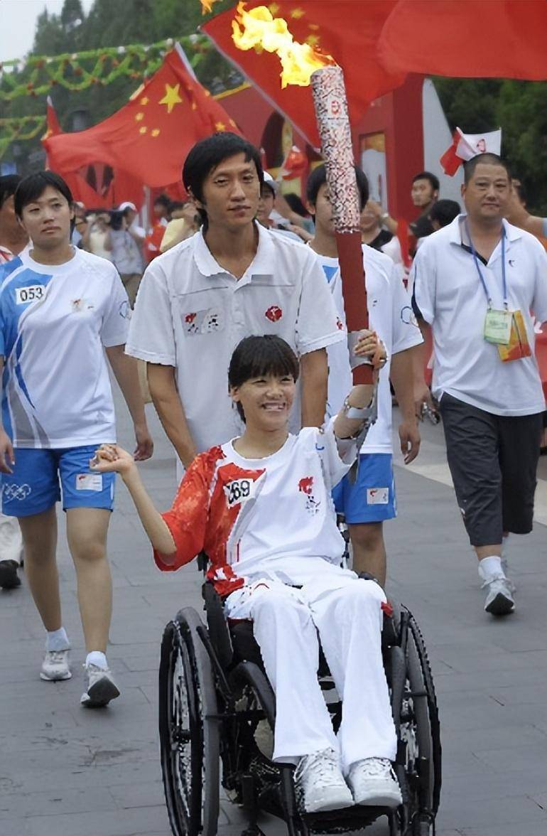 体操冠军桑兰:比赛摔成瘫痪,事后索赔18亿美元,如今成人生赢家