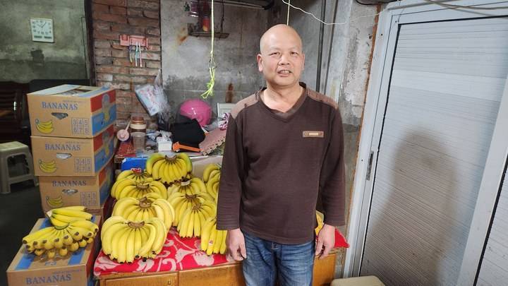 老陈表示,首先就像网上那些年轻人说的一样,他是个"香蕉专家",有着20