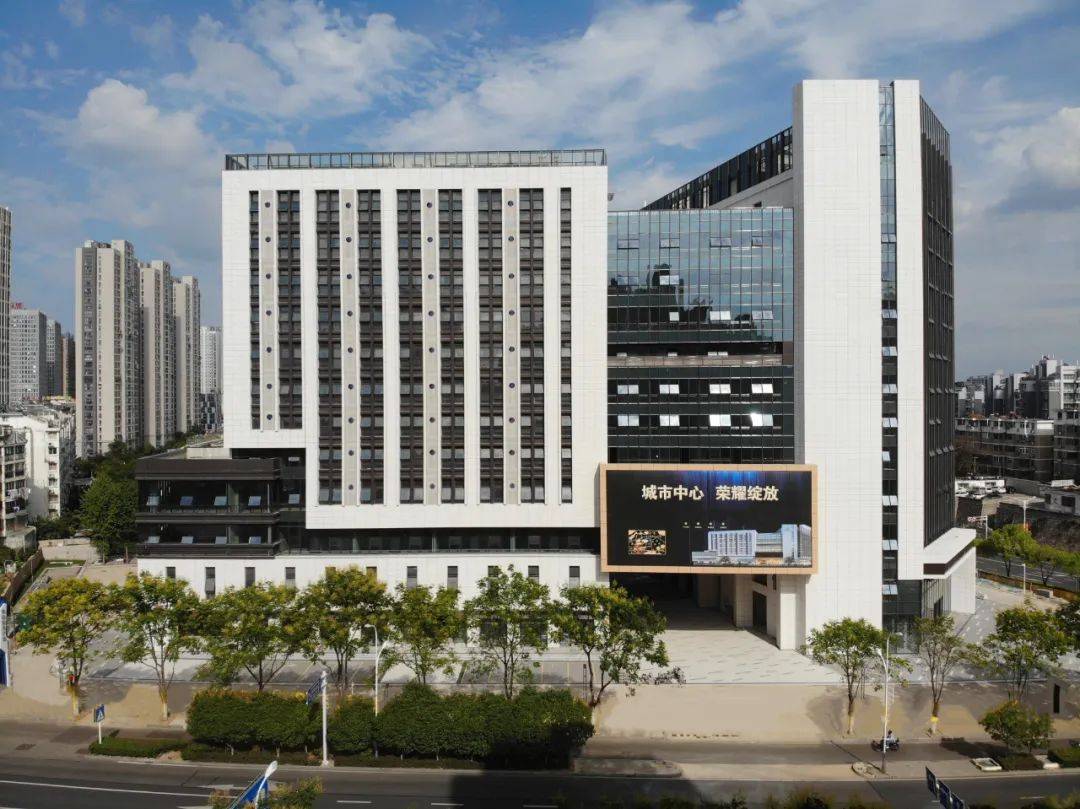 江苏镇江建设集团有限公司董事长鸿鑫金融街区综合体项目负责人钱 达