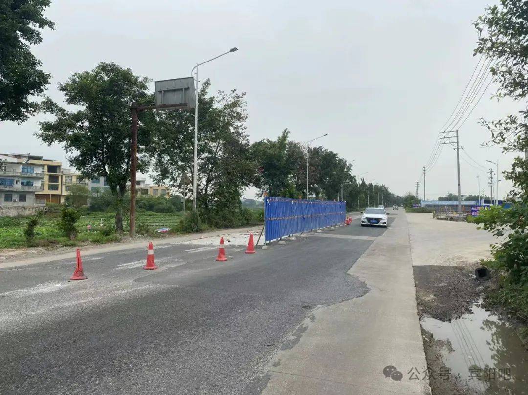 最新消息:宾阳这条路部分路段围挡"现"身,看看是在干嘛?