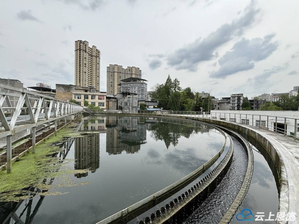 利川清江河喷泉图片