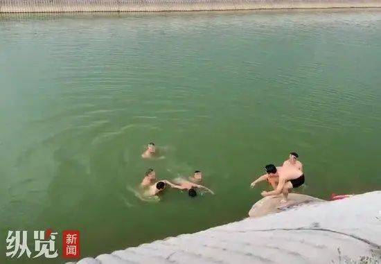 每年夏季都会出现儿童溺水事件一方面是由于天气的原因夏季雷雨天气