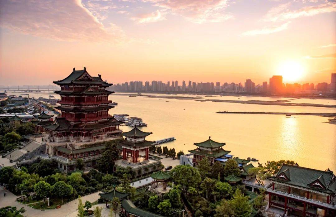 张伦昌:南昌八一纪念馆感怀(外三首)_作品_征稿_中国